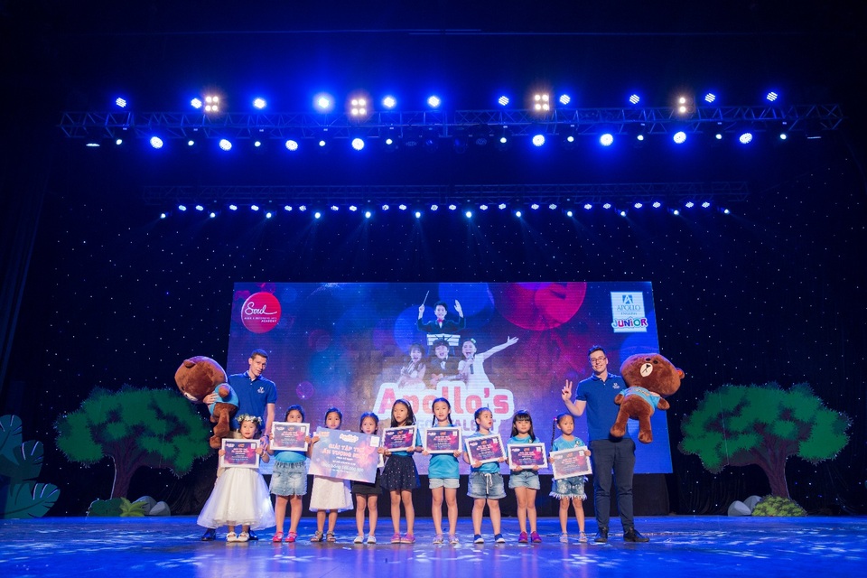 Thần đồng âm nhạc Jayden Trịnh góp mặt tại đêm gala cực wow của Apollo English - 5 Thần đồng âm nhạc Jayden Trịnh góp mặt tại đêm gala cực wow của Apollo English - 5
