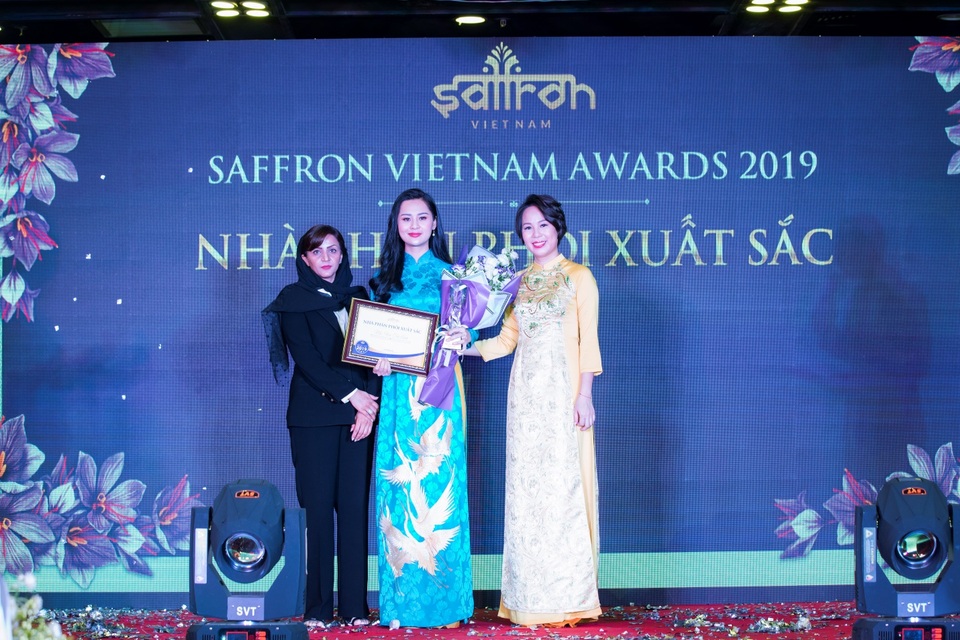 Vũ Tuệ Anh – Cô gái “Vàng” trong làng Saffron, kiếm tiền tỷ mỗi tháng lại đam mê thiện nguyện - 2 Vũ Tuệ Anh – Cô gái “Vàng” trong làng Saffron, kiếm tiền tỷ mỗi tháng lại đam mê thiện nguyện - 2