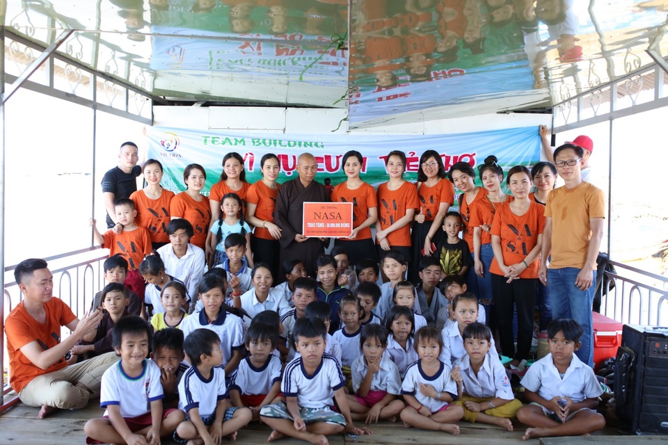 Vũ Tuệ Anh – Cô gái “Vàng” trong làng Saffron, kiếm tiền tỷ mỗi tháng lại đam mê thiện nguyện - 4 Vũ Tuệ Anh – Cô gái “Vàng” trong làng Saffron, kiếm tiền tỷ mỗi tháng lại đam mê thiện nguyện - 4