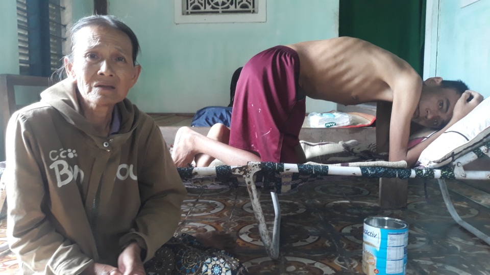 Người đàn bà âm thầm trả lễ đính hôn, ở vậy chăm cha và em trai bệnh tật - 5 Người đàn bà âm thầm trả lễ đính hôn, ở vậy chăm cha và em trai bệnh tật - 5