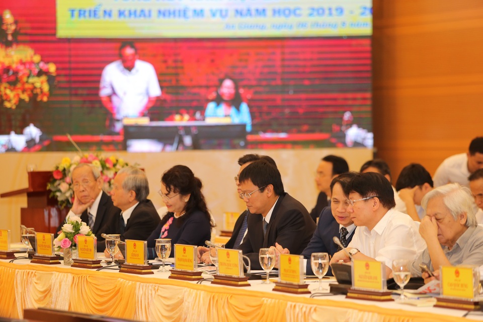 Thủ tướng Nguyễn Xuân Phúc: “Kiên quyết đóng cửa trường đại học yếu kém kéo dài” - 2 Thủ tướng Nguyễn Xuân Phúc: “Kiên quyết đóng cửa trường đại học yếu kém kéo dài” - 2