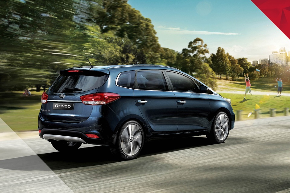 Kia Rondo: Động cơ mạnh mẽ, 7 chỗ linh hoạt, giá mới chỉ 585 triệu - 2 Kia Rondo: Động cơ mạnh mẽ, 7 chỗ linh hoạt, giá mới chỉ 585 triệu - 2