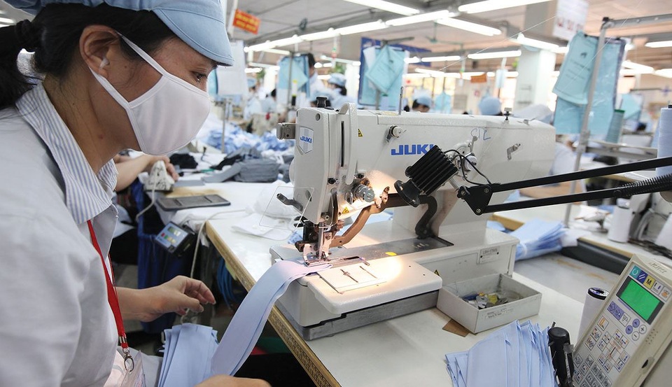 Mỗi giờ làm việc, người Việt chỉ tạo ra 43.000 đồng - 1 Mỗi giờ làm việc, người Việt chỉ tạo ra 43.000 đồng - 1