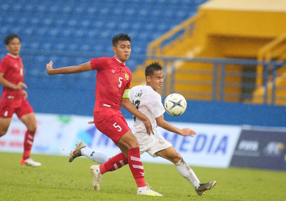 Bầu không khí ảm đạm trong ngày khai màn giải U18 Đông Nam Á - 5 Bầu không khí ảm đạm trong ngày khai màn giải U18 Đông Nam Á - 5