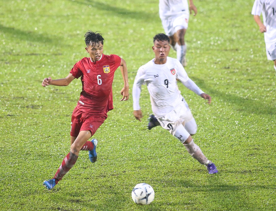 Bầu không khí ảm đạm trong ngày khai màn giải U18 Đông Nam Á - 4 Bầu không khí ảm đạm trong ngày khai màn giải U18 Đông Nam Á - 4