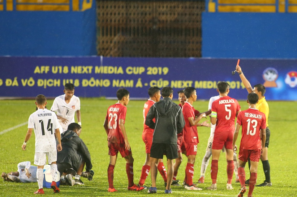 Bầu không khí ảm đạm trong ngày khai màn giải U18 Đông Nam Á - 7 Bầu không khí ảm đạm trong ngày khai màn giải U18 Đông Nam Á - 7