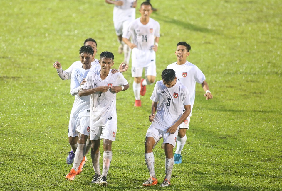 Bầu không khí ảm đạm trong ngày khai màn giải U18 Đông Nam Á - 6 Bầu không khí ảm đạm trong ngày khai màn giải U18 Đông Nam Á - 6