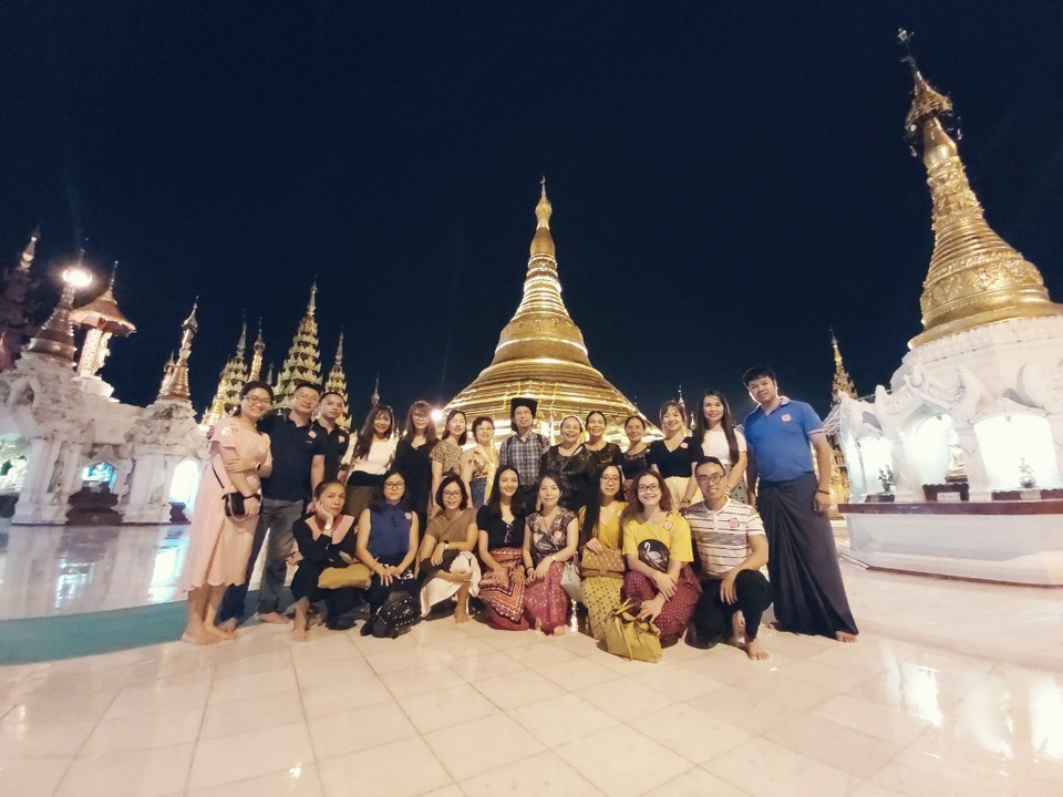 Độc đáo ngôi chùa dát 90 tấn vàng, gắn nghìn viên kim cương đắt giá ở Myanmar - 13 Độc đáo ngôi chùa dát 90 tấn vàng, gắn nghìn viên kim cương đắt giá ở Myanmar - 13