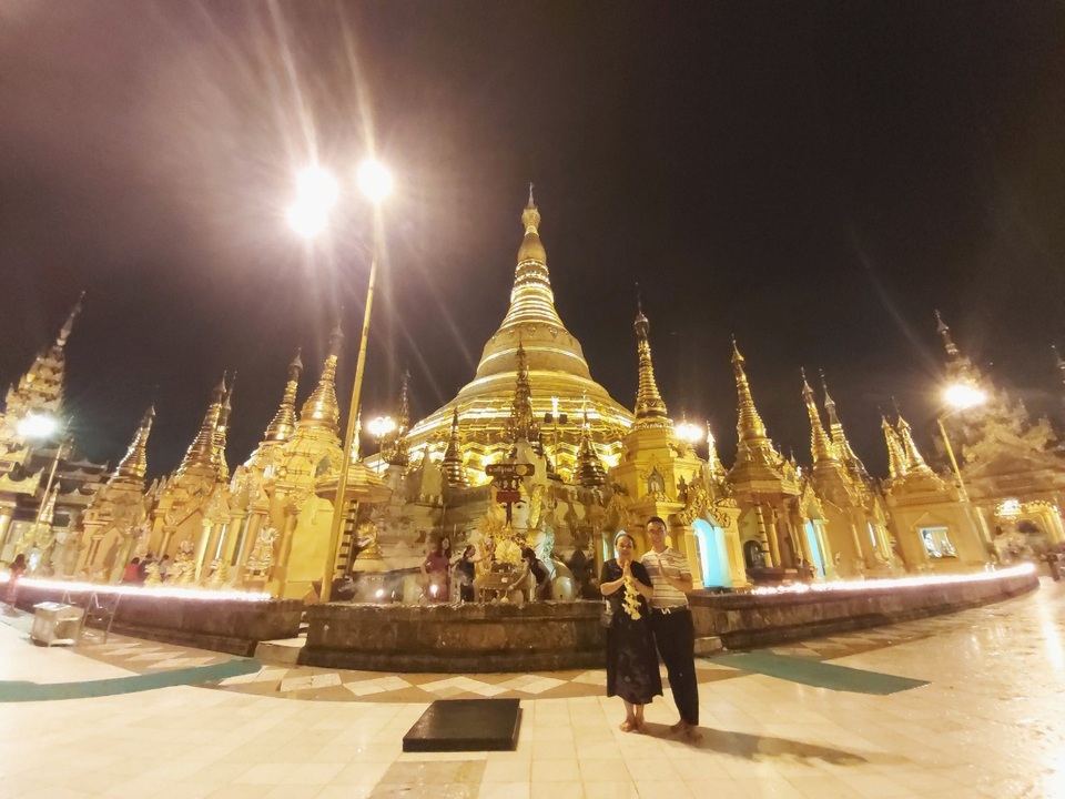 Độc đáo ngôi chùa dát 90 tấn vàng, gắn nghìn viên kim cương đắt giá ở Myanmar - 9 Độc đáo ngôi chùa dát 90 tấn vàng, gắn nghìn viên kim cương đắt giá ở Myanmar - 9