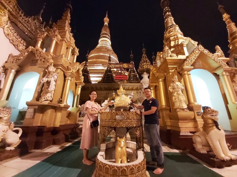 Độc đáo ngôi chùa dát 90 tấn vàng, gắn nghìn viên kim cương đắt giá ở Myanmar - 7 Độc đáo ngôi chùa dát 90 tấn vàng, gắn nghìn viên kim cương đắt giá ở Myanmar - 7