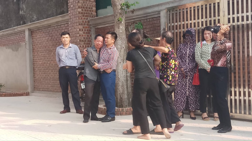 “Giờ đây mẹ không được nghe tiếng con chào mỗi khi đi học về nữa rồi” - 5 “Giờ đây mẹ không được nghe tiếng con chào mỗi khi đi học về nữa rồi” - 5