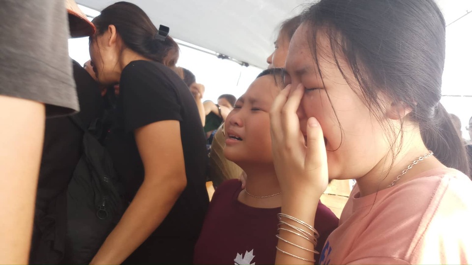 “Giờ đây mẹ không được nghe tiếng con chào mỗi khi đi học về nữa rồi” - 11 “Giờ đây mẹ không được nghe tiếng con chào mỗi khi đi học về nữa rồi” - 11