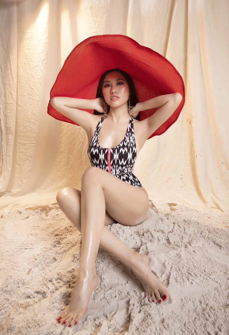 Emily Hồng Nhung diện bikini bỏng mắt - 6