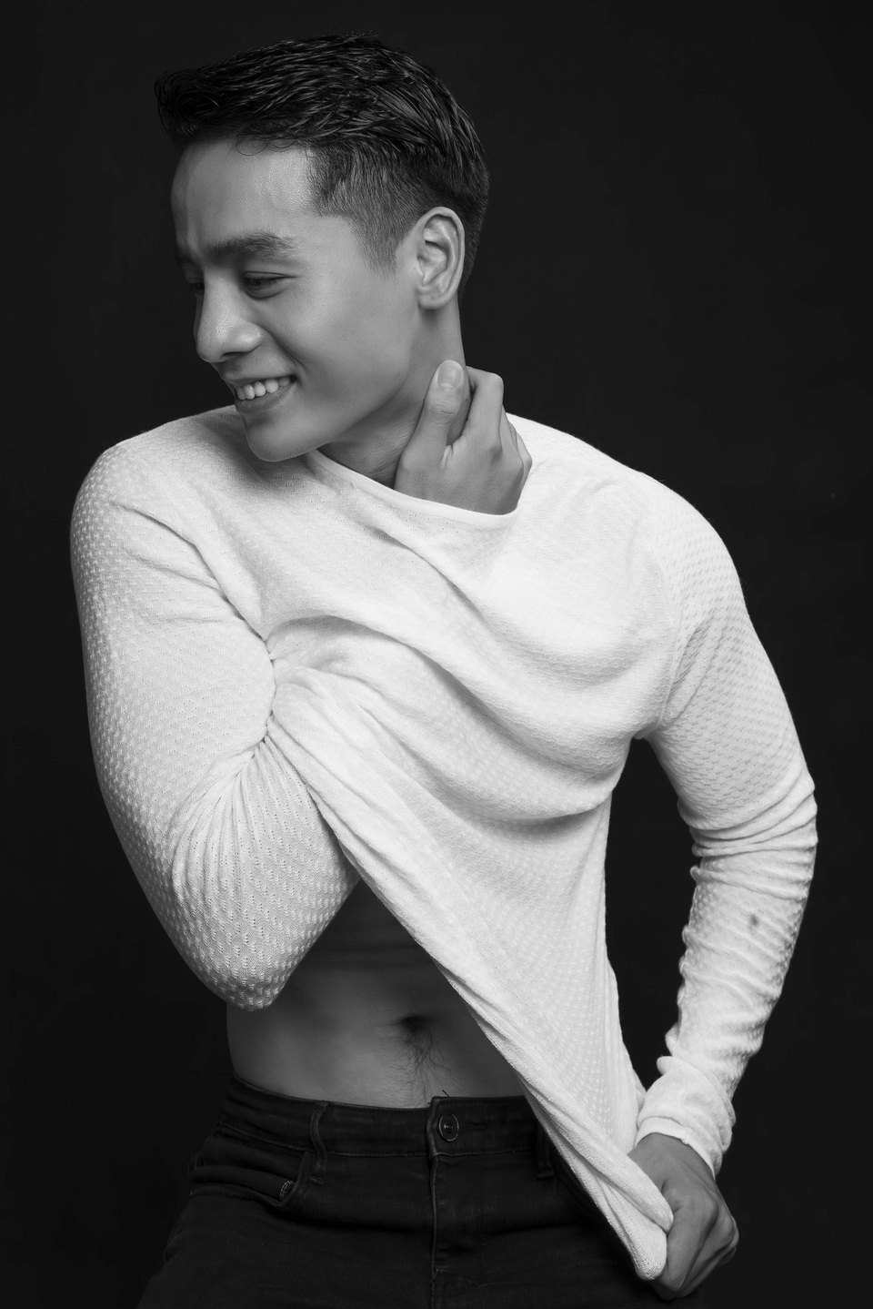 Cao Xuân Tài khoe vẻ điển trai trong bộ ảnh đen trắng - 3