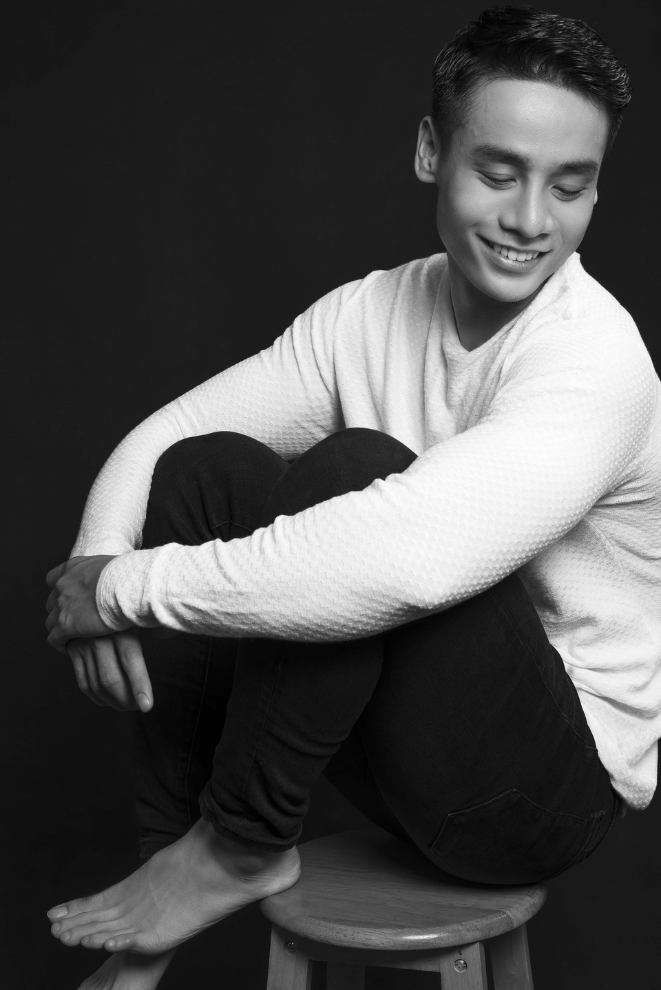 Cao Xuân Tài khoe vẻ điển trai trong bộ ảnh đen trắng - 2