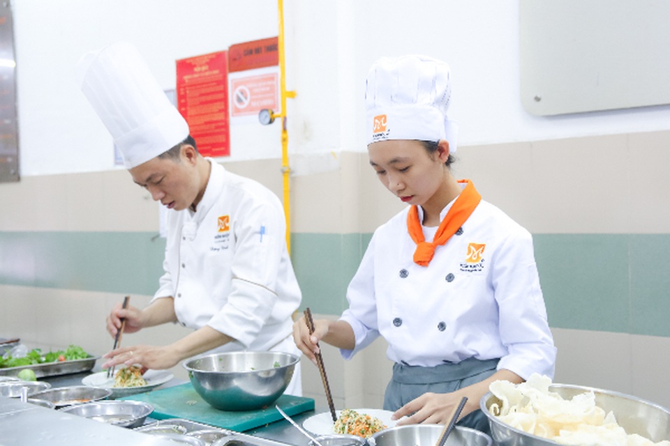 Việt kiều về nước học mở quán nấu ăn - 2 Việt kiều về nước học mở quán nấu ăn - 2