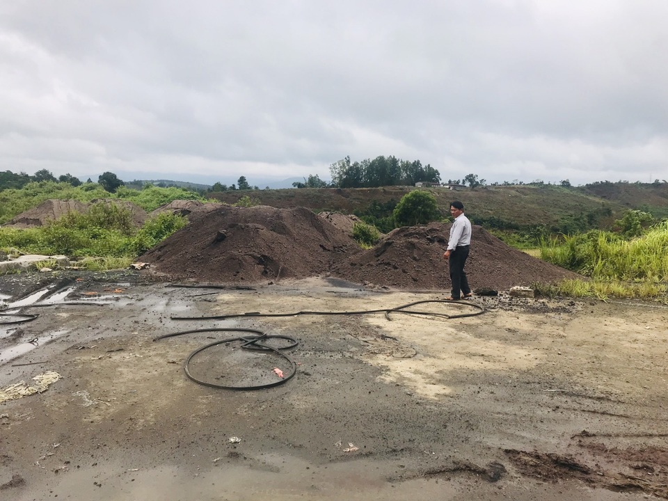 Nhận thu gom chất thải rồi chở đi hàng chục km để… đổ trộm! - 4 Nhận thu gom chất thải rồi chở đi hàng chục km để… đổ trộm! - 4