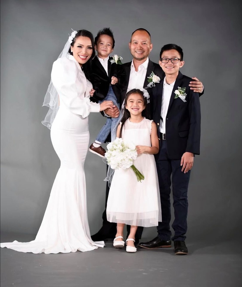 Hồng Ngọc được chồng tặng biệt thự bên bờ biển vào sinh nhật tuổi 41 - 3 Hồng Ngọc được chồng tặng biệt thự bên bờ biển vào sinh nhật tuổi 41 - 3