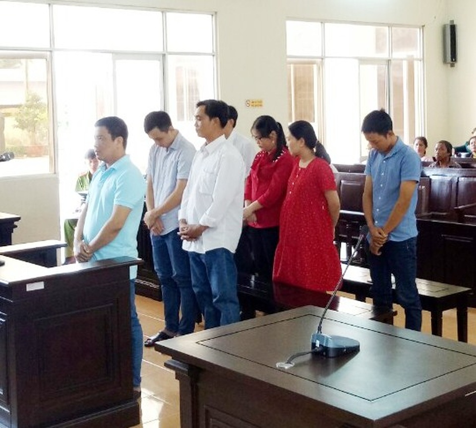  Nguyên lãnh đạo và cấp dưới Phòng giao dịch ngân hàng Kiên Long hầu tòa - 1