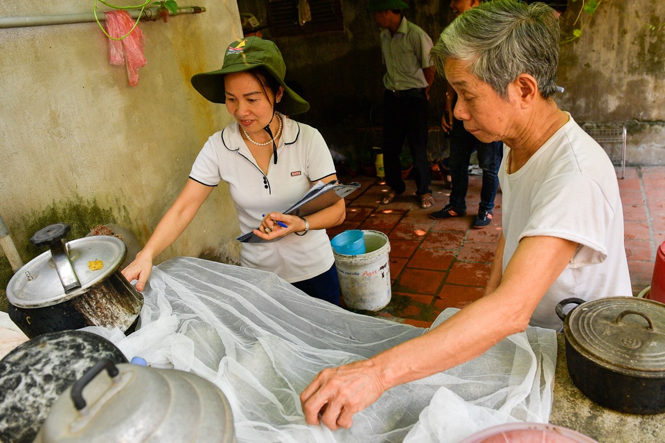 Hà Nội kích hoạt các đội đặc nhiệm chống dịch sốt xuất huyết - 5 Hà Nội kích hoạt các đội đặc nhiệm chống dịch sốt xuất huyết - 5