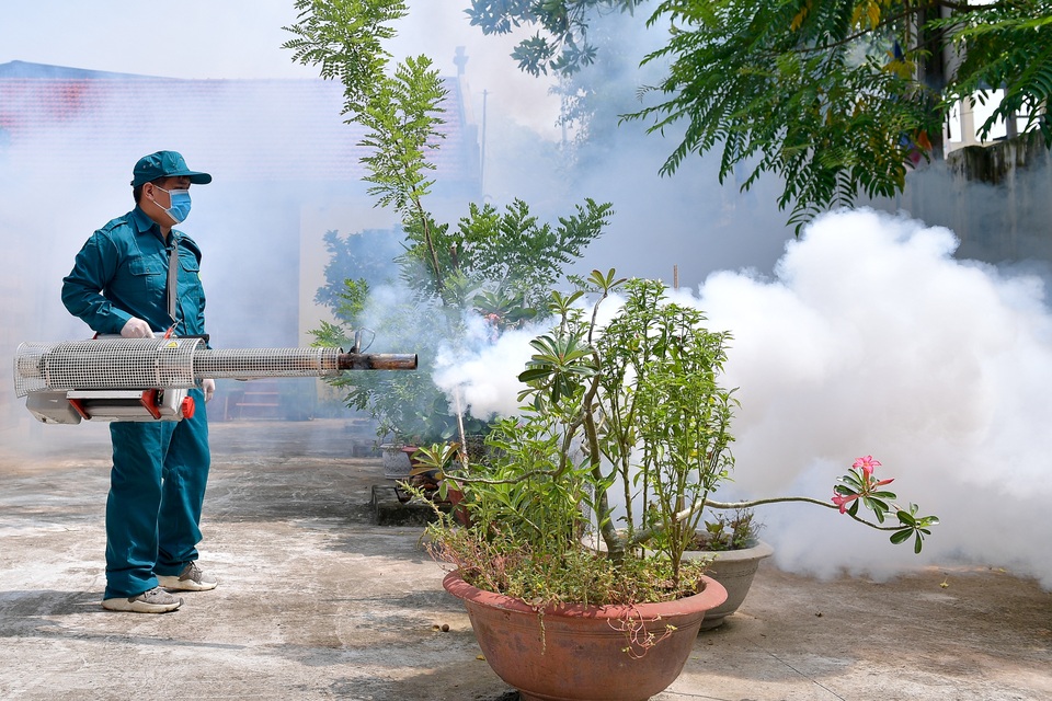 Hà Nội kích hoạt các đội đặc nhiệm chống dịch sốt xuất huyết - 10 Hà Nội kích hoạt các đội đặc nhiệm chống dịch sốt xuất huyết - 10