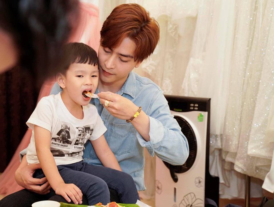 Sao Việt người bênh vực, người lên án dữ dội giữa ồn ào Thu Thuỷ - Kin Nguyễn - 4 Sao Việt người bênh vực, người lên án dữ dội giữa ồn ào Thu Thuỷ - Kin Nguyễn - 4