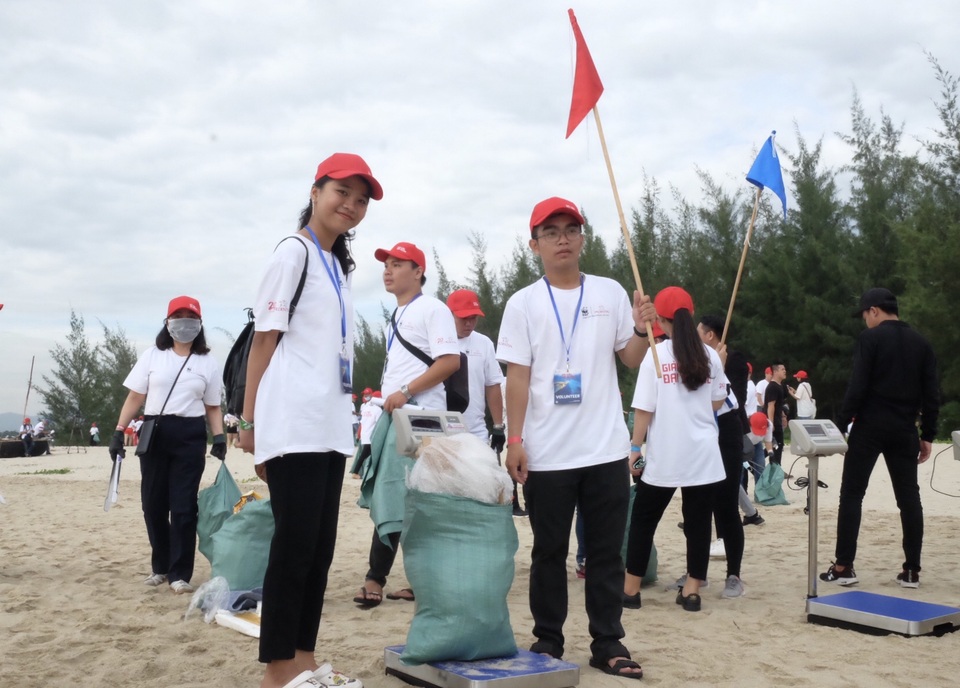 Hơn 800 tình nguyện viên cùng “Giải cứu đại dương” ở Đà Nẵng - 5 Hơn 800 tình nguyện viên cùng “Giải cứu đại dương” ở Đà Nẵng - 5