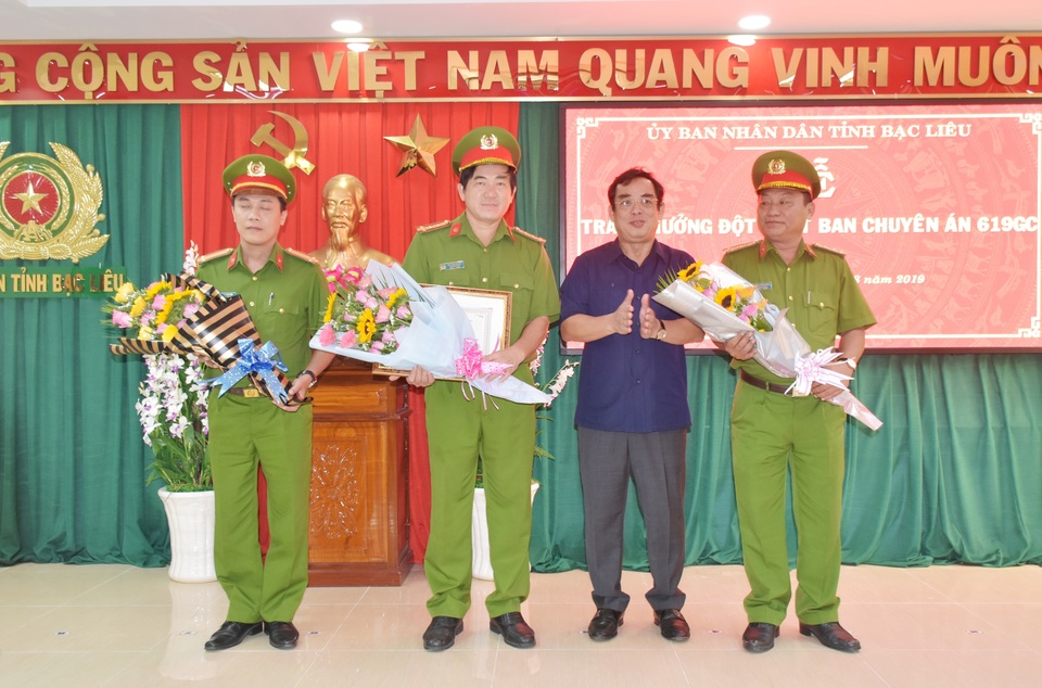 Thưởng “nóng” chuyên án triệt phá băng nhóm tranh giành bảo kê - 1