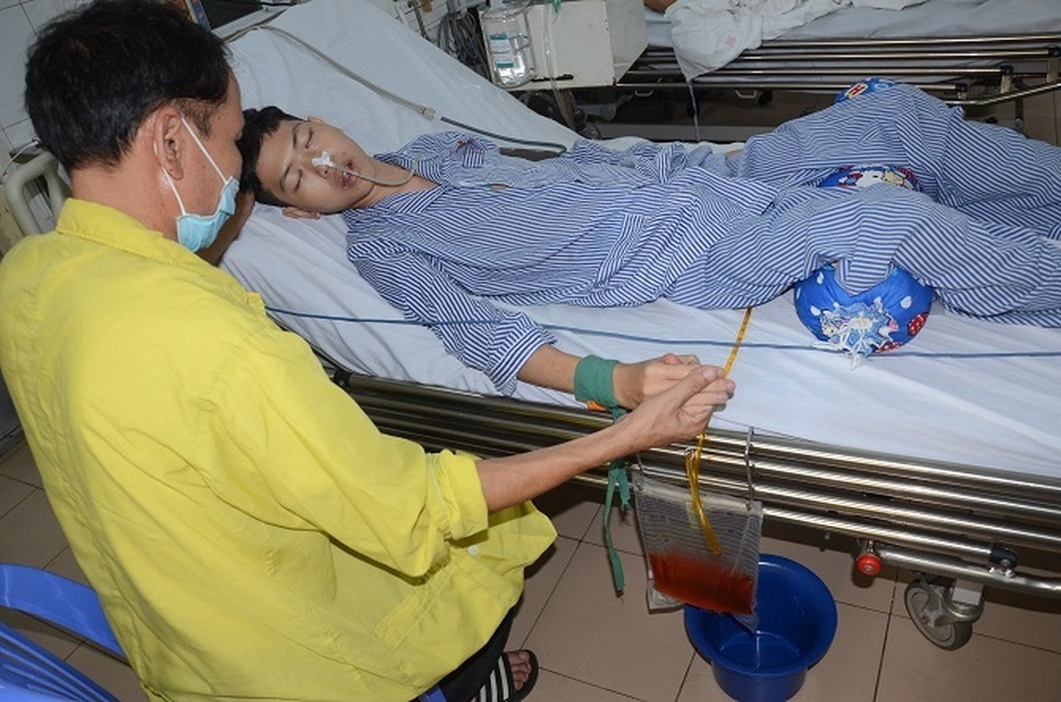Bác sĩ cảm động trước tấm lòng hảo tâm của bạn đọc Dân trí dành tặng bệnh nhân hơn 52 triệu đồng - 3 Bác sĩ cảm động trước tấm lòng hảo tâm của bạn đọc Dân trí dành tặng bệnh nhân hơn 52 triệu đồng - 3