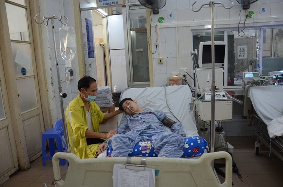 Bác sĩ cảm động trước tấm lòng hảo tâm của bạn đọc Dân trí dành tặng bệnh nhân hơn 52 triệu đồng - 4 Bác sĩ cảm động trước tấm lòng hảo tâm của bạn đọc Dân trí dành tặng bệnh nhân hơn 52 triệu đồng - 4