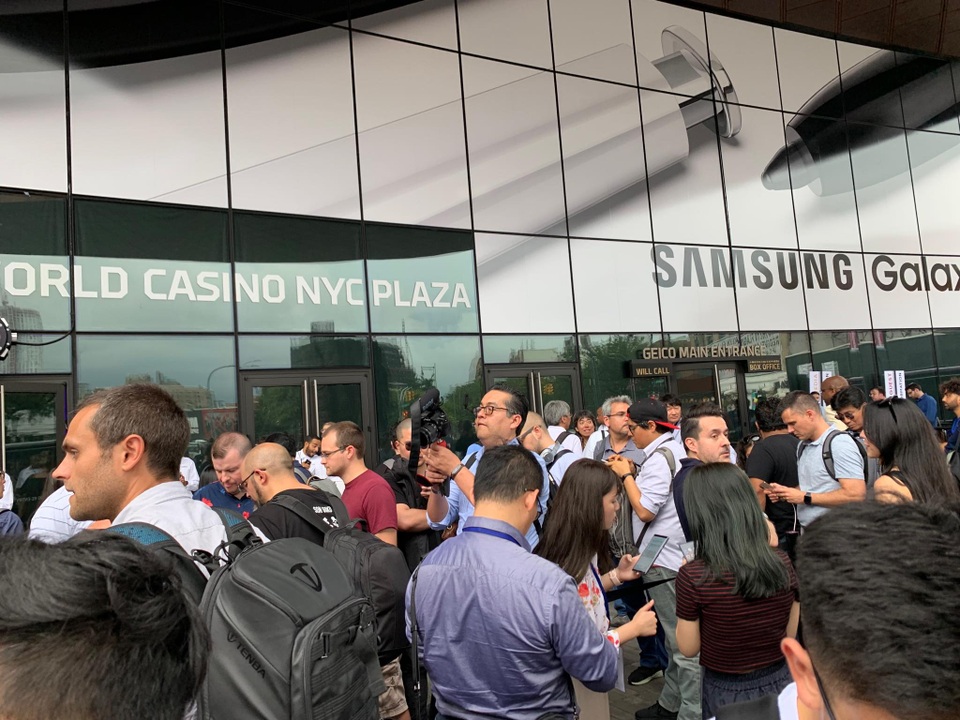 Samsung trình làng Galaxy Note10 với 2 phiên bản, giá từ 949 USD - 2 Samsung trình làng Galaxy Note10 với 2 phiên bản, giá từ 949 USD - 2
