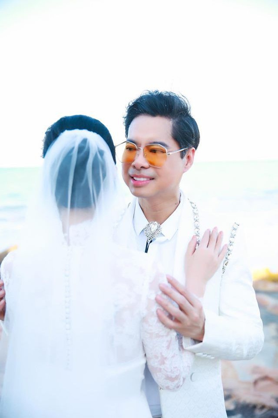 Ngọc Sơn tiết lộ về bộ ảnh cưới kỳ lạ cùng danh tính “cô dâu bí ẩn” - 1 Ngọc Sơn tiết lộ về bộ ảnh cưới kỳ lạ cùng danh tính “cô dâu bí ẩn” - 1