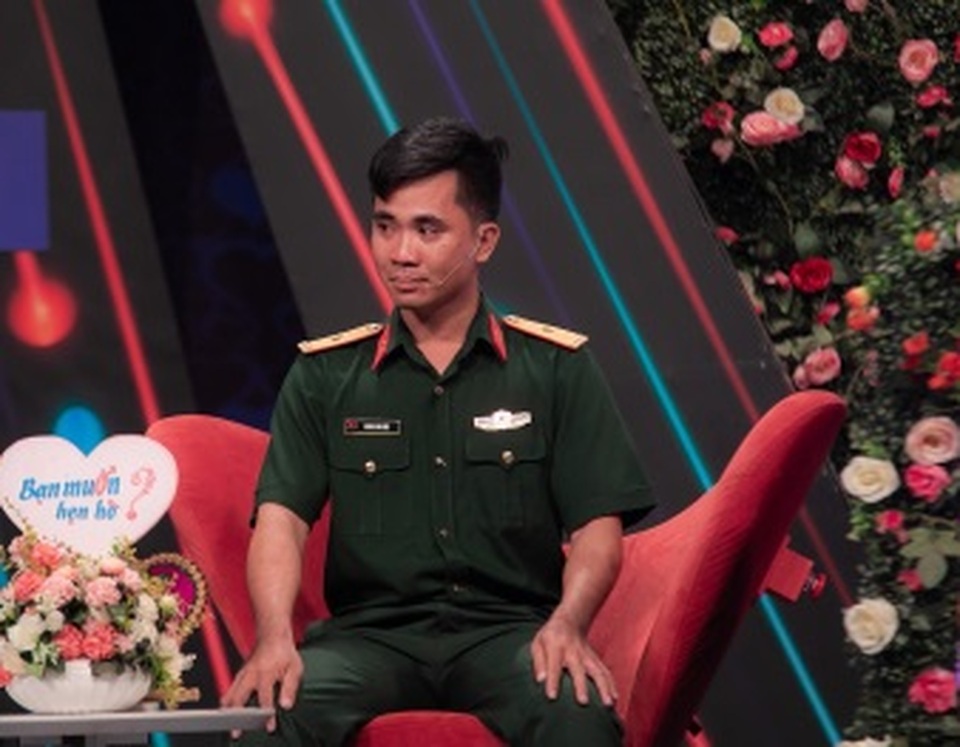 Chàng thiếu uý sống tình cảm bật khóc khi đi tìm được bạn gái - 2 Chàng thiếu uý sống tình cảm bật khóc khi đi tìm được bạn gái - 2