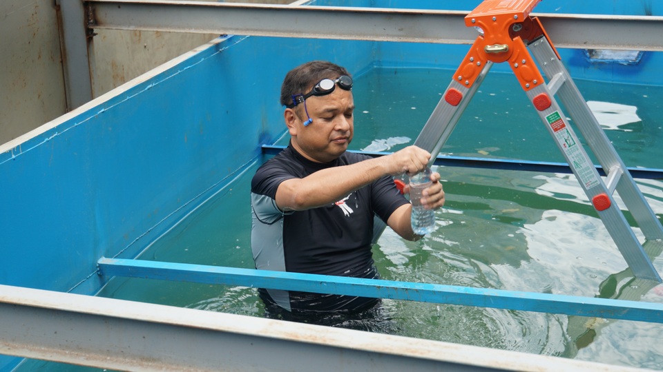 Xem chuyên gia Nhật Bản rửa mặt, tắm bằng nước sông Tô Lịch - 5 Xem chuyên gia Nhật Bản rửa mặt, tắm bằng nước sông Tô Lịch - 5