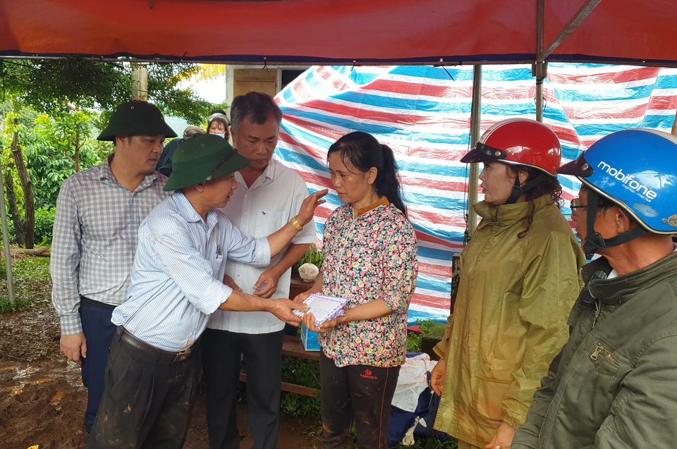 Vụ sạt lở đất vùi lấp một gia đình: Những cảnh tượng kinh hoàng sau gần nửa thế kỷ - 6 Vụ sạt lở đất vùi lấp một gia đình: Những cảnh tượng kinh hoàng sau gần nửa thế kỷ - 6