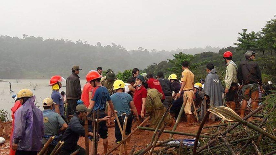 Vụ sạt lở đất vùi lấp một gia đình: Những cảnh tượng kinh hoàng sau gần nửa thế kỷ - 4 Vụ sạt lở đất vùi lấp một gia đình: Những cảnh tượng kinh hoàng sau gần nửa thế kỷ - 4