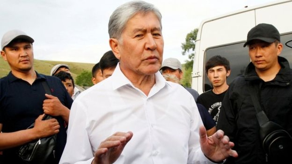 Đặc nhiệm mang đạn cao su đột kích nhà cựu Tổng thống Kyrgyzstan, bị chống trả bằng đạn thật - 4 Đặc nhiệm mang đạn cao su đột kích nhà cựu Tổng thống Kyrgyzstan, bị chống trả bằng đạn thật - 4
