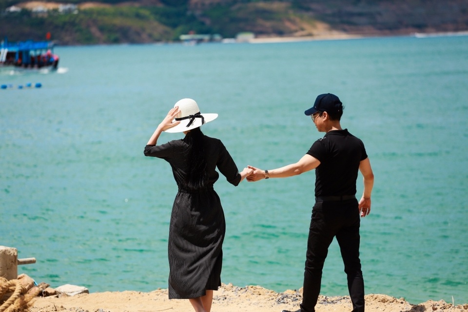 Ngọc Sơn tiết lộ về bộ ảnh cưới kỳ lạ cùng danh tính “cô dâu bí ẩn” - 10 Ngọc Sơn tiết lộ về bộ ảnh cưới kỳ lạ cùng danh tính “cô dâu bí ẩn” - 10
