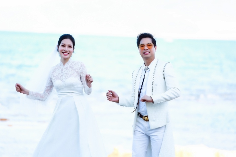 Ngọc Sơn tiết lộ về bộ ảnh cưới kỳ lạ cùng danh tính “cô dâu bí ẩn” - 3 Ngọc Sơn tiết lộ về bộ ảnh cưới kỳ lạ cùng danh tính “cô dâu bí ẩn” - 3