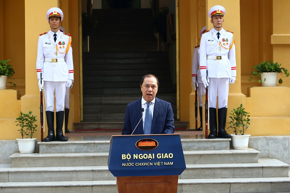 Lễ thượng cờ ASEAN trang trọng ở Hà Nội kỷ niệm 52 năm thành lập - 2 Lễ thượng cờ ASEAN trang trọng ở Hà Nội kỷ niệm 52 năm thành lập - 2