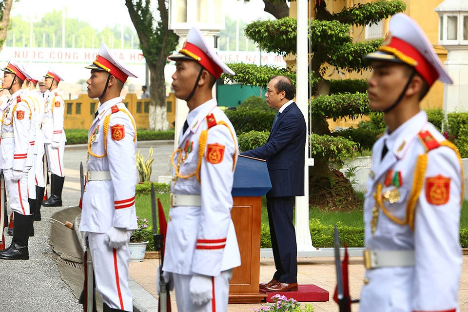 Lễ thượng cờ ASEAN trang trọng ở Hà Nội kỷ niệm 52 năm thành lập - 4 Lễ thượng cờ ASEAN trang trọng ở Hà Nội kỷ niệm 52 năm thành lập - 4