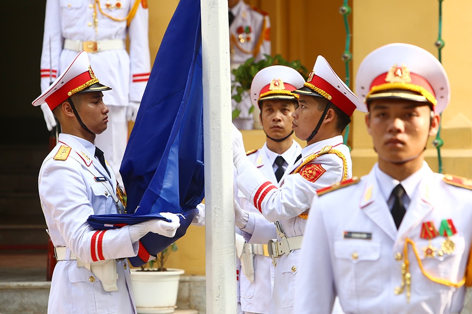 Lễ thượng cờ ASEAN trang trọng ở Hà Nội kỷ niệm 52 năm thành lập - 6 Lễ thượng cờ ASEAN trang trọng ở Hà Nội kỷ niệm 52 năm thành lập - 6