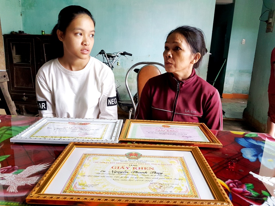 Đỗ đại học với 23,7 điểm khối A, nữ sinh mồ côi có nguy cơ lỡ hẹn giảng đường - 1 Đỗ đại học với 23,7 điểm khối A, nữ sinh mồ côi có nguy cơ lỡ hẹn giảng đường - 1