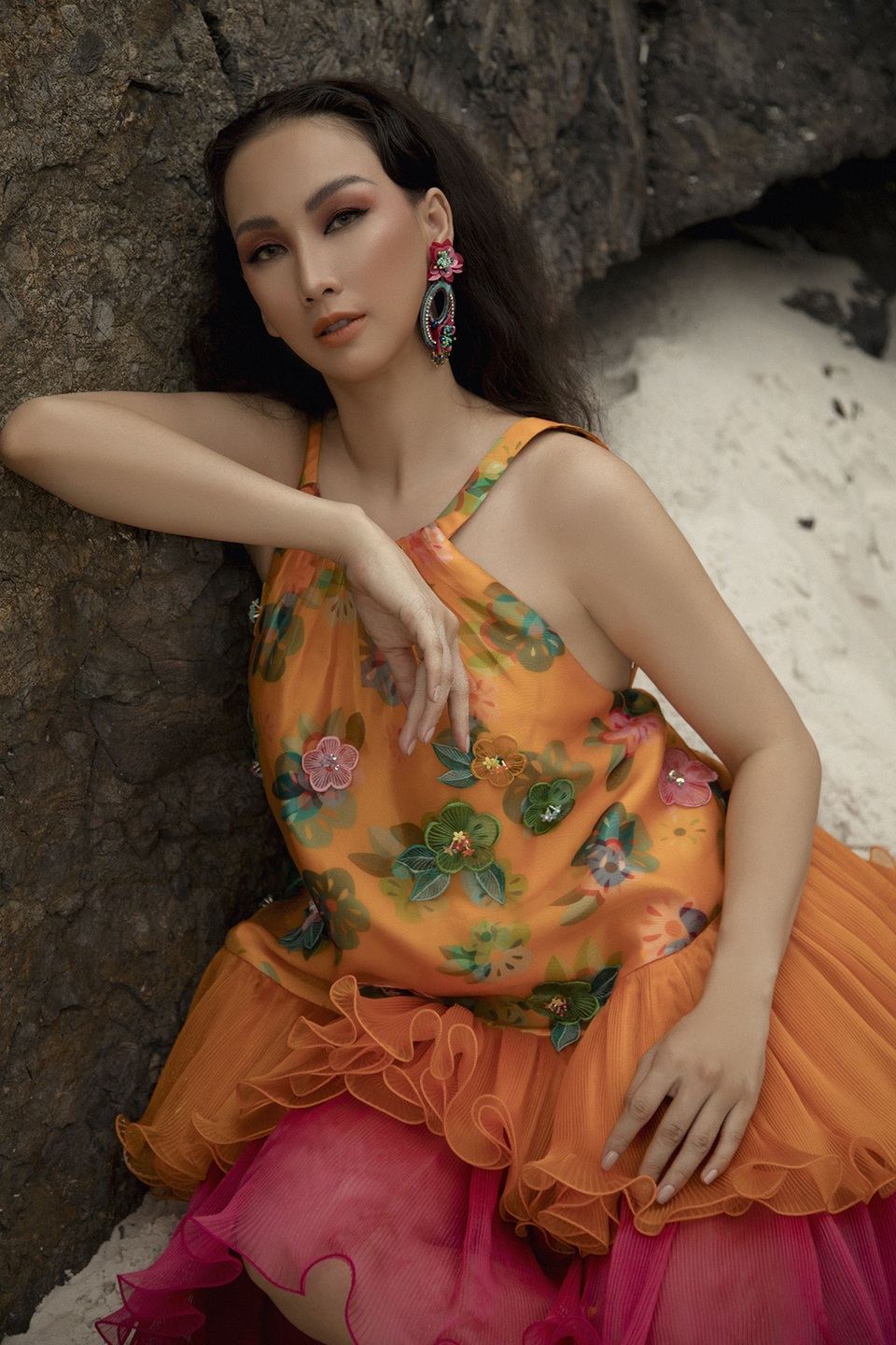 Hoa hậu Paris Vũ lần đầu bạo dạn khoe lưng trần trước biển cả - 6 Hoa hậu Paris Vũ lần đầu bạo dạn khoe lưng trần trước biển cả - 6