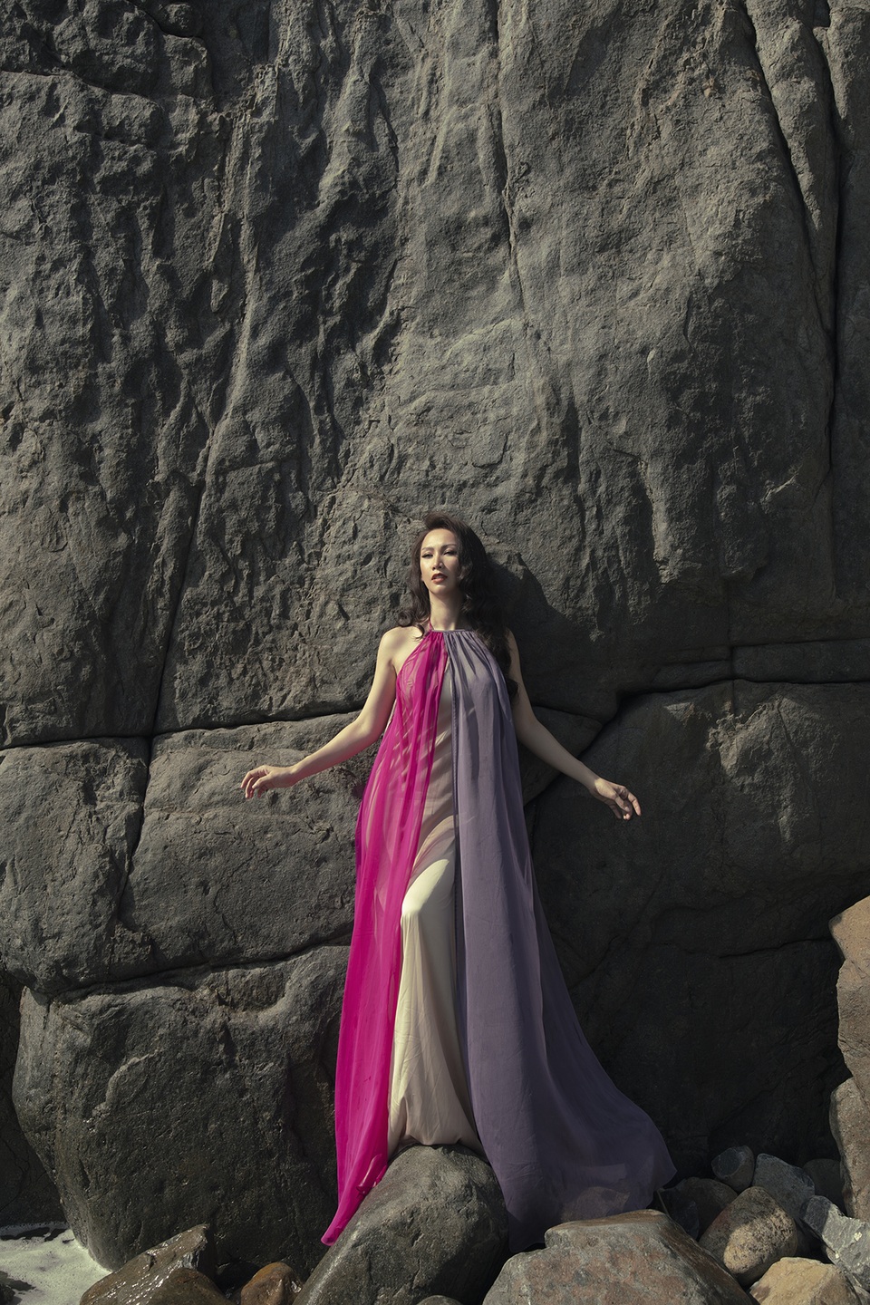 Hoa hậu Paris Vũ lần đầu bạo dạn khoe lưng trần trước biển cả - 10 Hoa hậu Paris Vũ lần đầu bạo dạn khoe lưng trần trước biển cả - 10