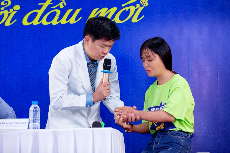 Bác sĩ vàng trong “làng” thẩm mỹ giúp nghìn người thay đổi diện mạo - 6 Bác sĩ vàng trong “làng” thẩm mỹ giúp nghìn người thay đổi diện mạo - 6