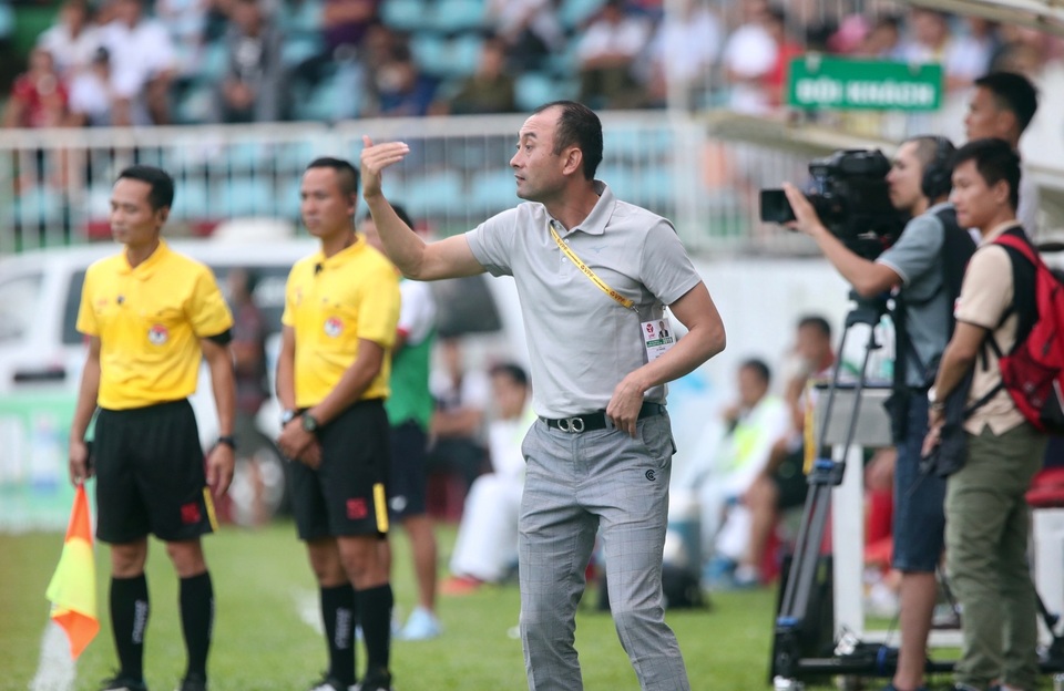 Vấn nạn trọng tài ở V-League và nỗi đau của các đội bóng - 2 Vấn nạn trọng tài ở V-League và nỗi đau của các đội bóng - 2