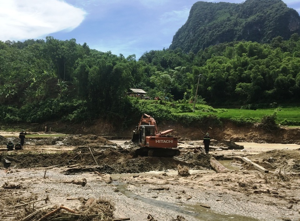 Thêm 2 thi thể bị lũ cuốn trôi được tìm thấy trên sông - 1 Thêm 2 thi thể bị lũ cuốn trôi được tìm thấy trên sông - 1