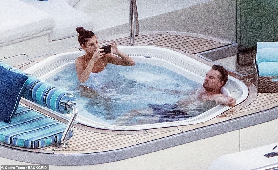 Leonardo DiCaprio đưa bồ 9X đi nghỉ mát - 3 Leonardo DiCaprio đưa bồ 9X đi nghỉ mát - 3