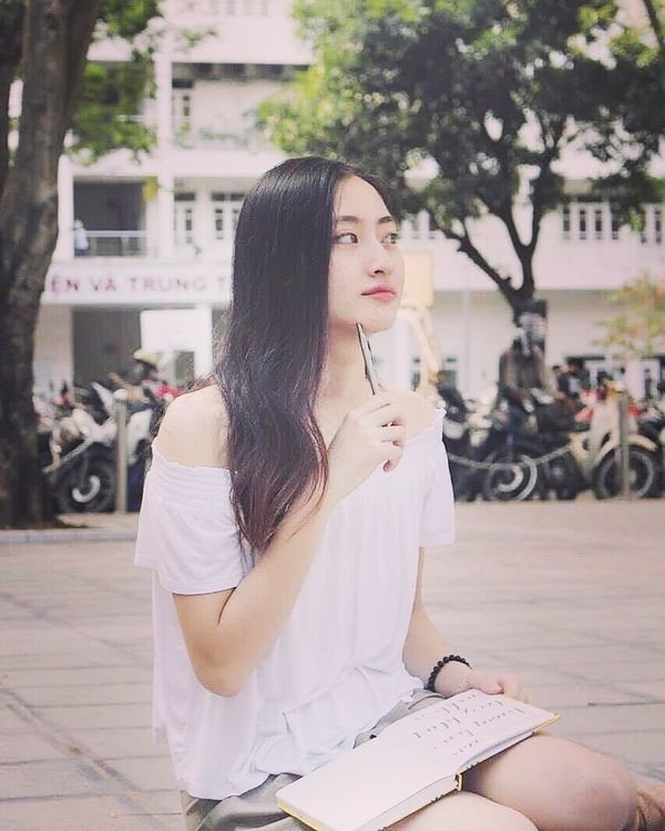 So nhan sắc mặt mộc của Hoa hậu Đỗ Mỹ Linh và Lương Thuỳ Linh - 14 So nhan sắc mặt mộc của Hoa hậu Đỗ Mỹ Linh và Lương Thuỳ Linh - 14